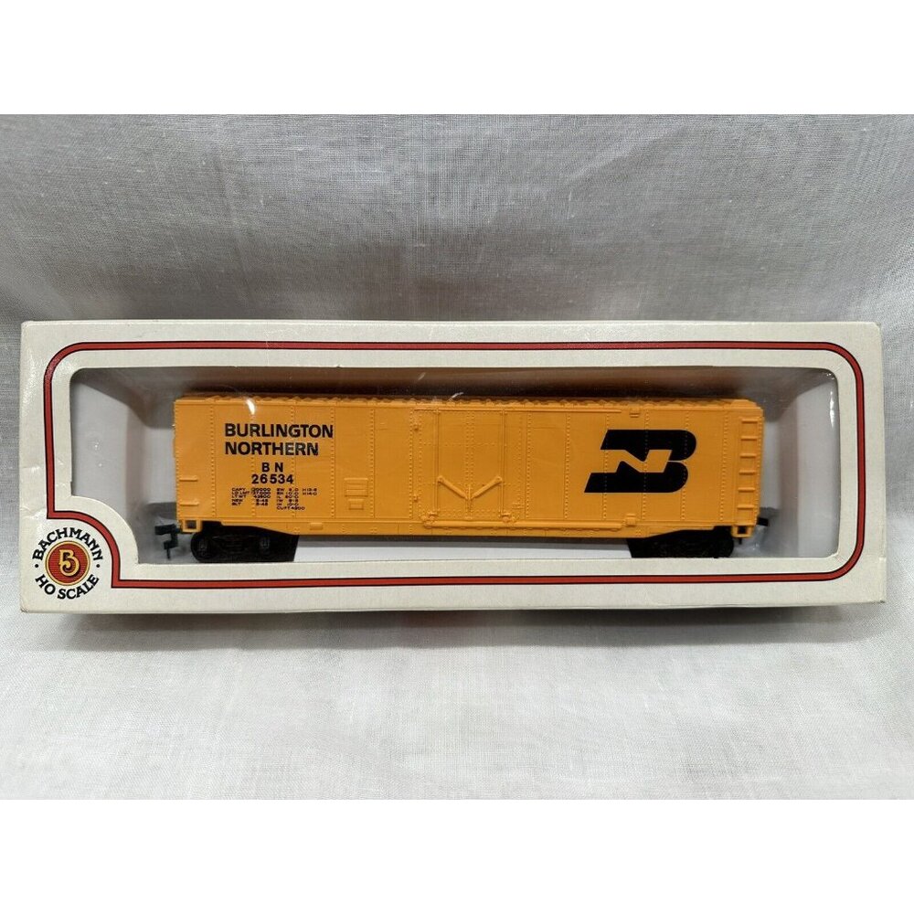 Bachmann HO Scale Burlington Northern B N 26534 Yellow Boxcar Model Train Collec